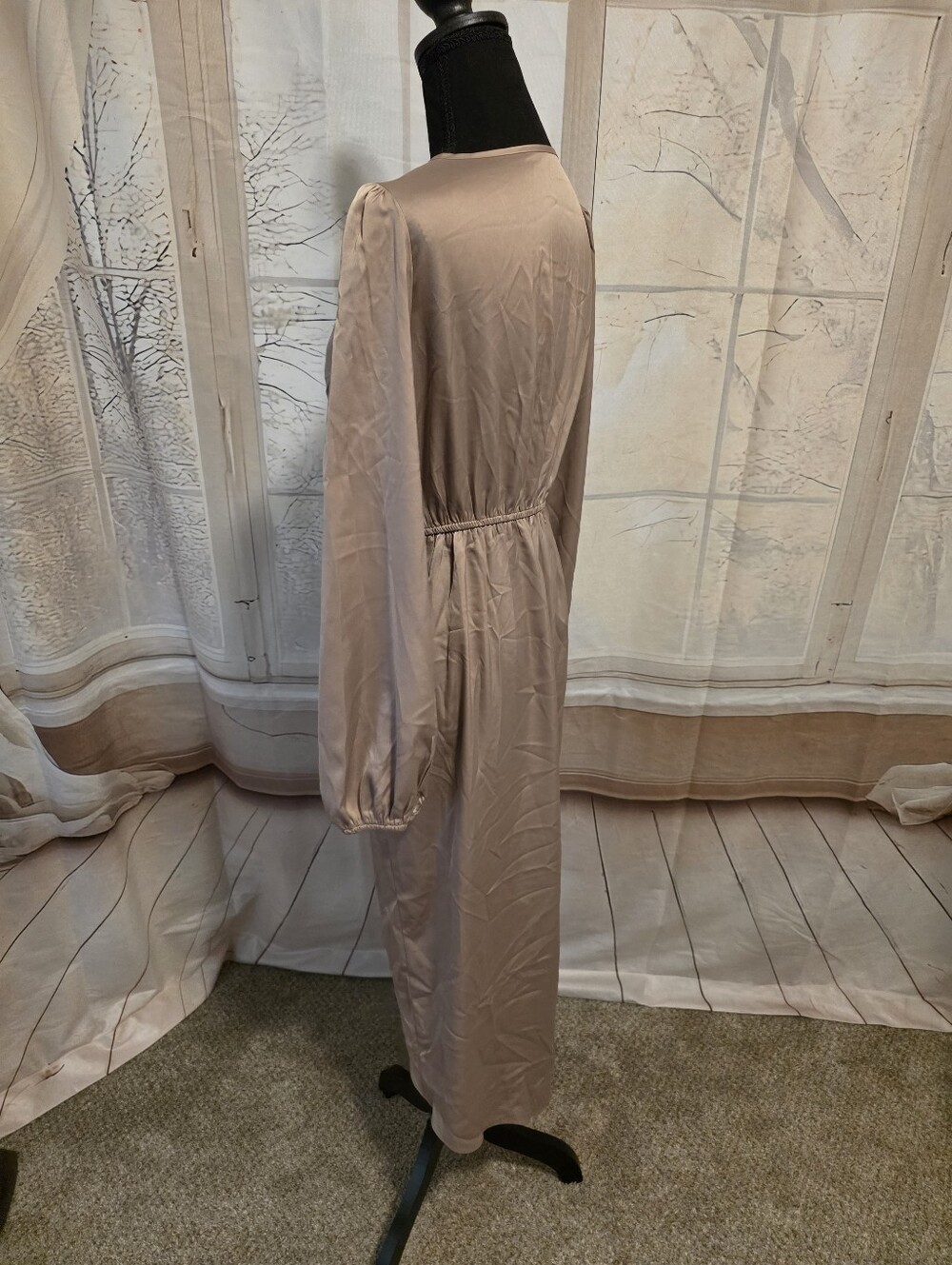 Elegant Wrap-Style Long Sleeve Dress in Blush - Picture 3 of 6